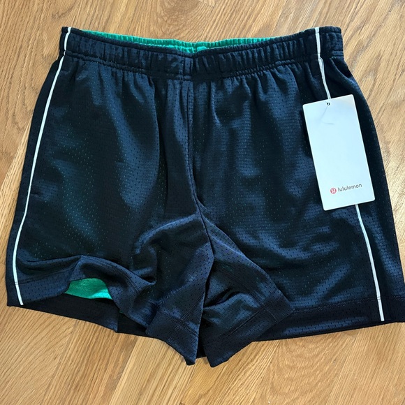 Lululemon Athletica Emerald Mesh Shorts - Picture 1 of 9